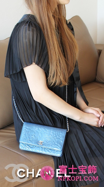 シャネル CHANEL カメリア エナメル ショルダーバッグ ブルー＆シルバー A47421AZWER 【2012年新作】